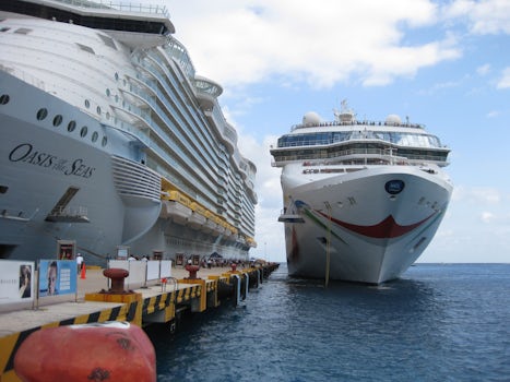 Oasis and Norwegian Dawn at Cozumel
