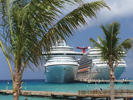 Crown Princess and Carnival Conquest at Grand Turk