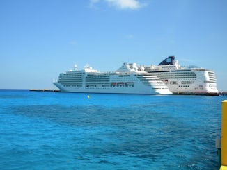 Silver Muse and NCL Pearl in Costa Maya