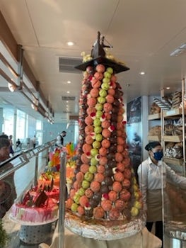 Cream Puff Tower and Cakes - Last Day Lunch in Oceanview Cafe