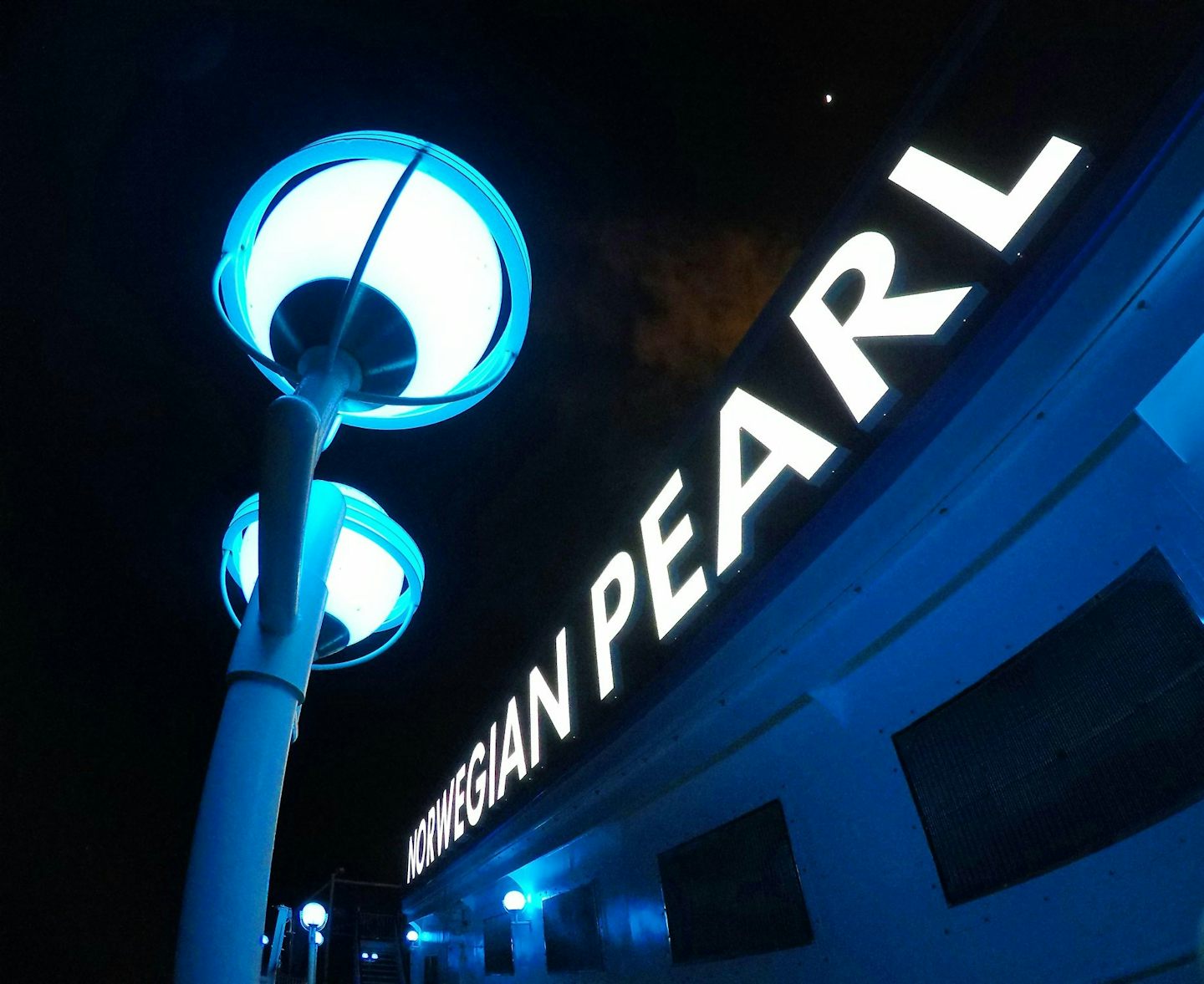 Night pix of the Pearl sign