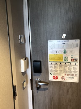 Door - keycard slot (powers room)