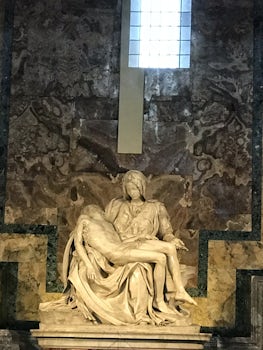 St. Peter's Basilica: La Pietra