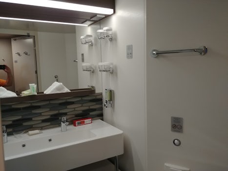 room 11109 bathroom