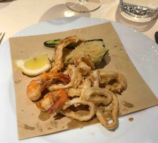 the calamari (included shrimp and veggies) was all greasy and cold
