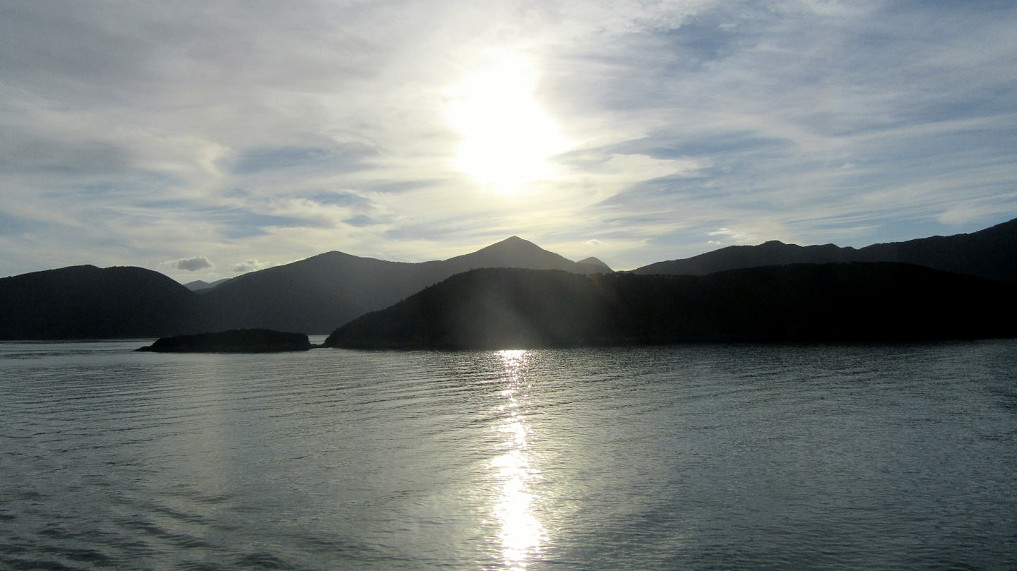 Sailing away through the Queen Charlotte Sound from Picton.
