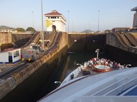 Miraflores Locks - starting transit