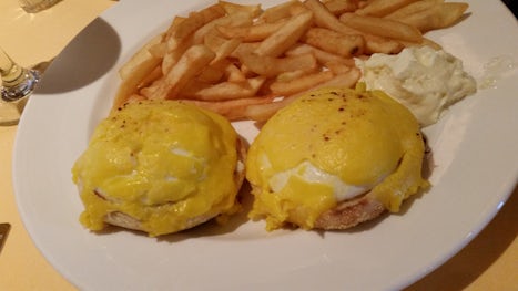 Apparently this is eggs Benedict - Awful