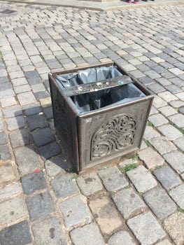 Trash can in the square of the Old City in Nuremberg