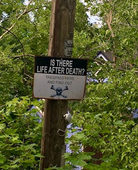 Signage along trail in Christiana commune