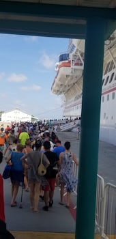 Worst embarkation ever, more than 90 minutes in line!!!