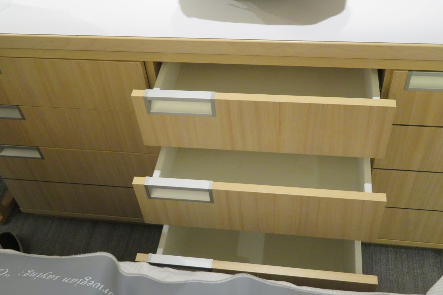 Six drawer, the bottom is double deep