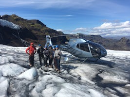The heli-hiking group with our guide Gaddi and pilot Gisli