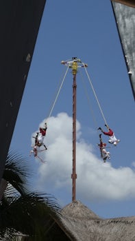 Danza de los Voladores (Dance of the Flyers) performed in the port shopping