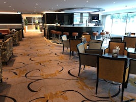 Avalon Vista - Lounge (Royal Deck 3)