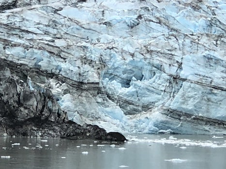 This is a glacier in Glacier Bay.  We were able to get close to it, to obse