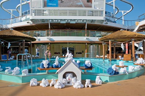 The crew went crazy with the towel animals on port day.