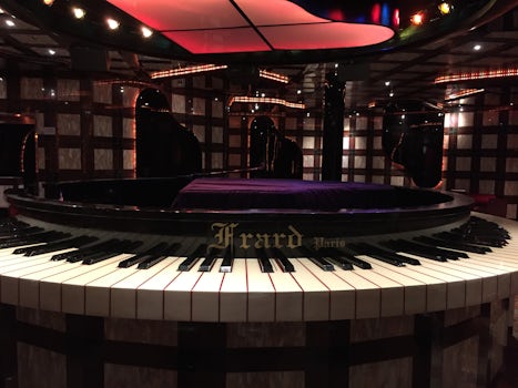 Piano Bar.