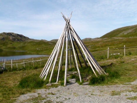 Skeleton of a Sami home after the skins have been taken down.