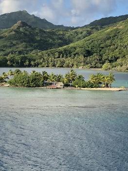 Arriving in the Port of Huahine. The beauty is everywhere. Moorea and Huahine were our favorites.