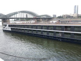Avalong Affinity docked in Cologne