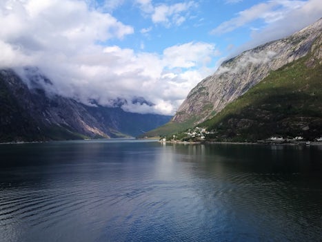 Scenic cruising Eidfjord