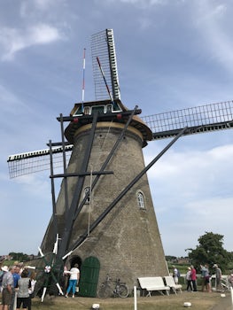 Kinderdijk windmill, our first shore excursion.