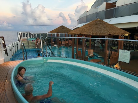 All guests can visit the Havana pool and hot tubs after 7 pm. Good place to
