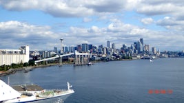 Seattle Skyline leaving pier 91