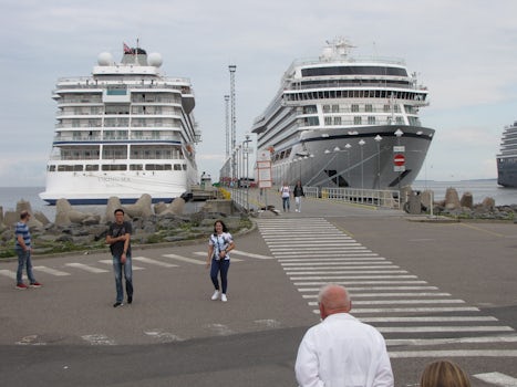 Viking Star & Viking Sea in port together in Tallinn, and since we had frie