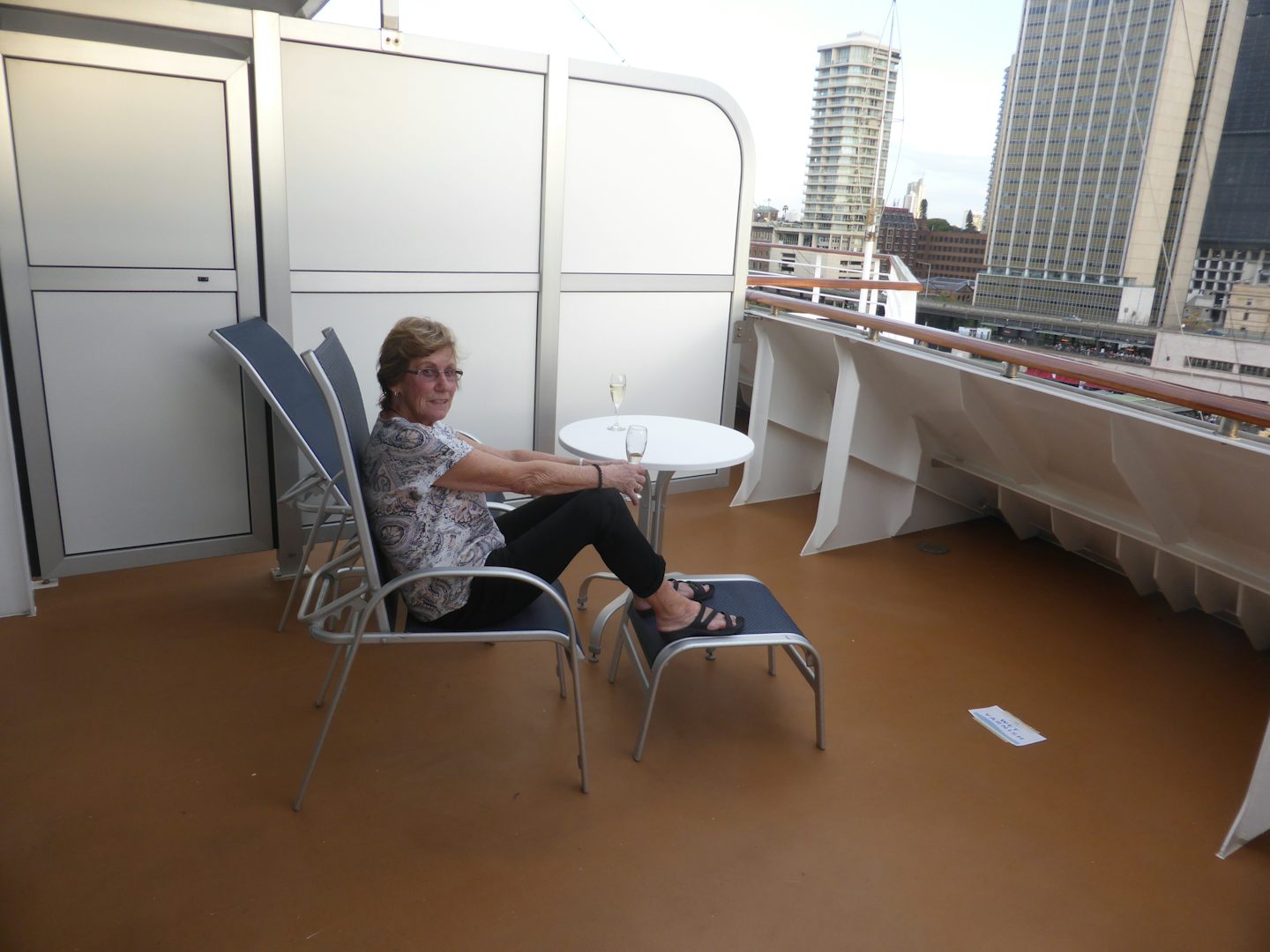 An indication of the balcony size of Stateroom M105