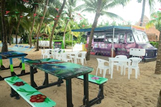 Food truck at Paradise Beach