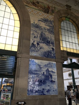 Tile work at Porto rail station