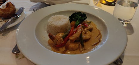 Shrimp curry main (MDR dinner, Sydney night)