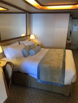 Mini-suite D327, Princess Queen Bed