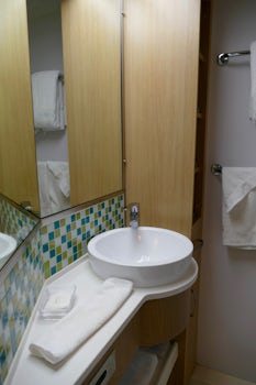 Cabin 4006 Bathroom