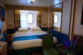 Cabin 4006 Bed & Window