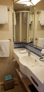 Bathroom sink, mirror