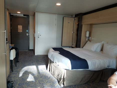 Room 3570... it's spacious and comfortable!  Good sized bath with a &#3