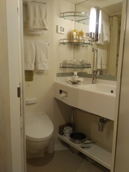 Cabin M103 Bathroom