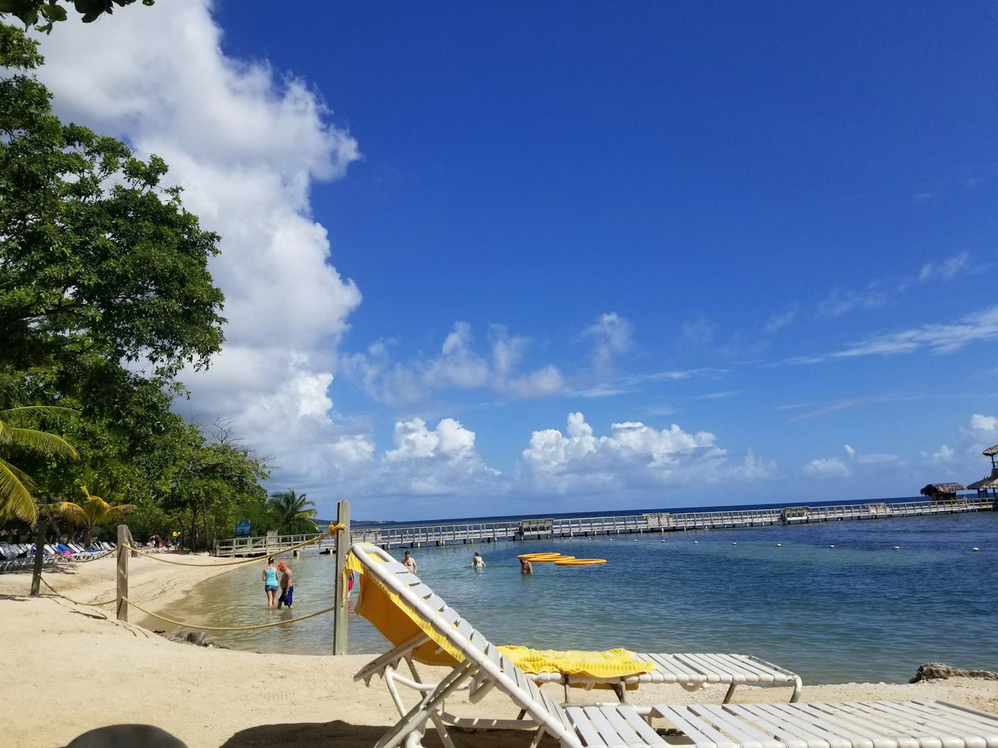 Maya Key private beach excursion in Mahogany Bay (Roatan, Honduras)