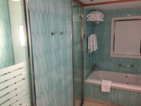 Bathroom Suite 10506