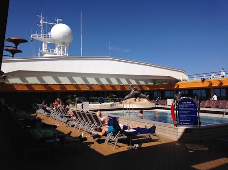 Rotterdam Lido deck pool (the only pool on Rotterdam, plus three hot tubs)