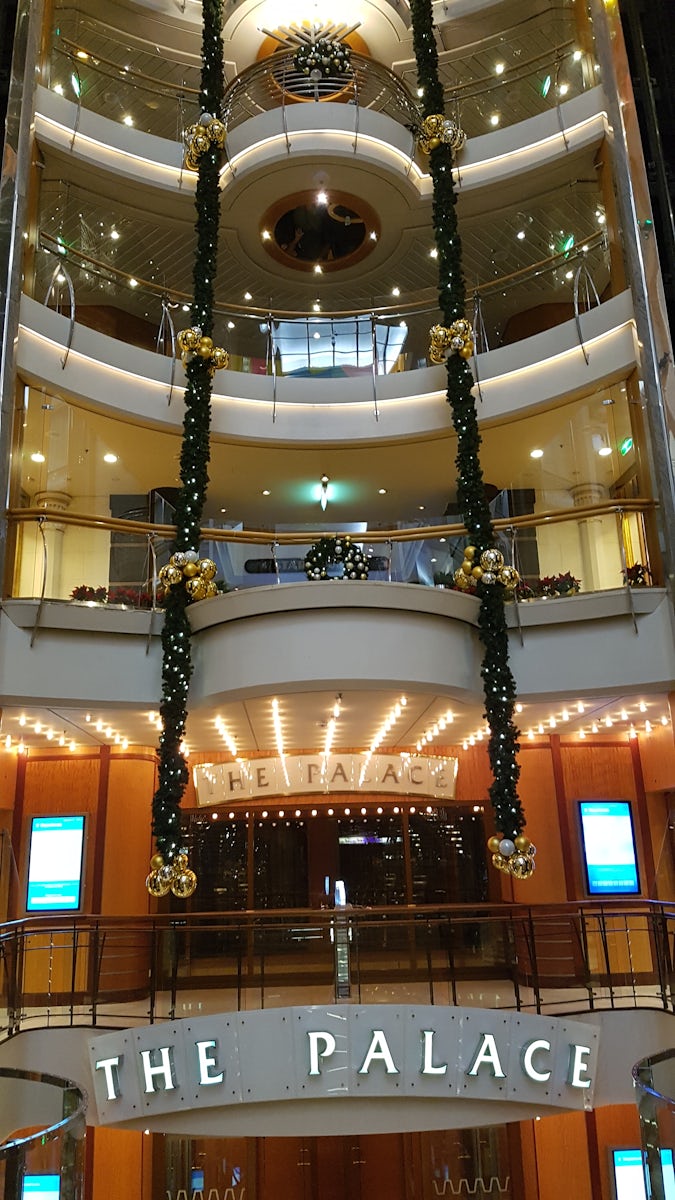 Decorations in the royal promenade