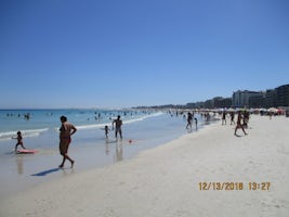 One of the many beautiful and expansive beaches you will find in Cabo Frio.