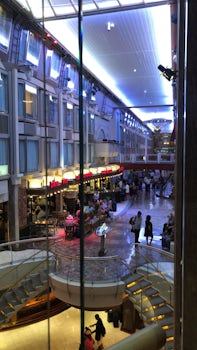 A picture of Deck 5 which is mainly the Royal Promenade.