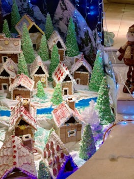 Gingerbread house for Christmas decor