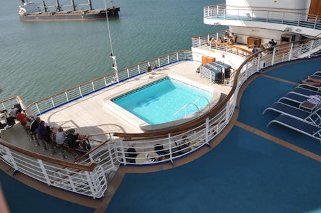 Terrace Pool, overlooking the back of the ship