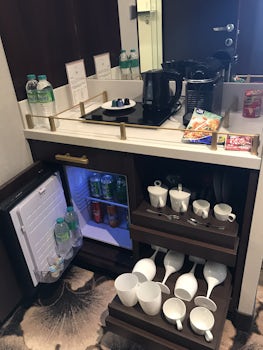 Mini bar & Tea/ Coffee facilities in palace Suite 13518