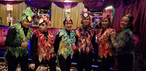The servers at Cirque were dressed as birds and moved like birds.  